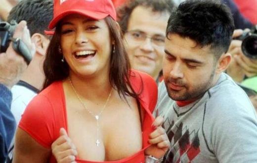 巴拉圭第一乳神 拉里薩·里克爾梅和中國(guó)乳神樊玲有一比