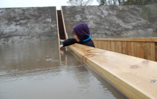 全球唯一的低于水面的橋 摩西橋的圍欄只比水面稍稍高了一點(diǎn)點(diǎn)
