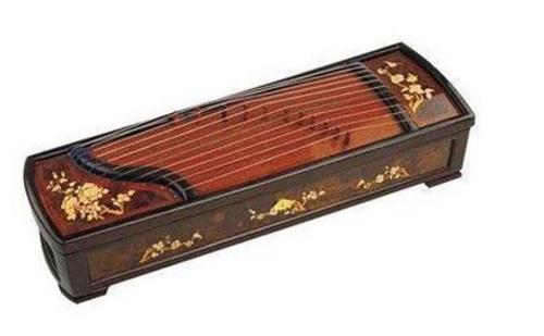 現(xiàn)存世界最早最完整的瑟 湖南省博物涫展出兩千多年前的瑟