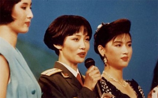 中國第一女保鏢 邊梅睡覺時把手槍放在枕下