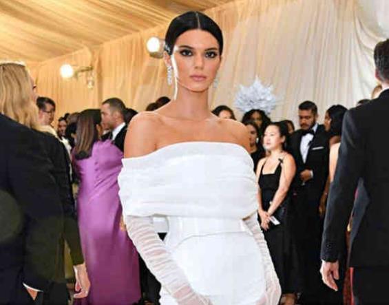 卡戴珊家族23歲肯豆榮獲年度“最賺錢模特” 年收入上億力壓眾超模