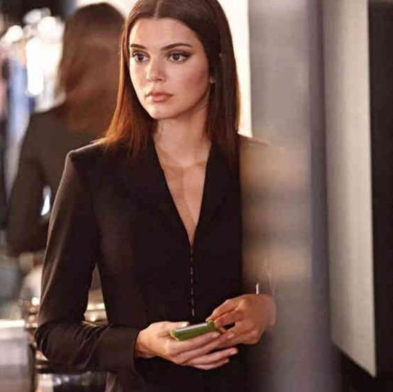 卡戴珊家族23歲肯豆榮獲年度“最賺錢模特” 年收入上億力壓眾超模