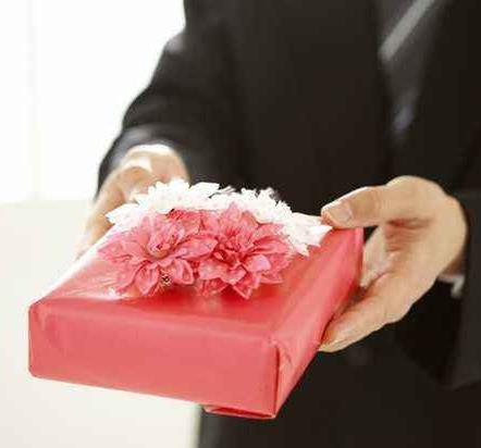 送禮說話技巧:過年給領導老師送禮說話技巧