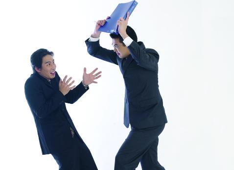 如何化解辦公室沖突?同事關(guān)系緊張是離職首要原因