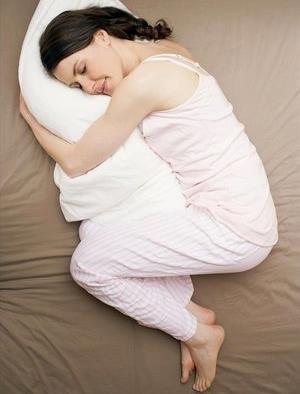 中醫認為最好的睡眠姿勢是向右側睡
