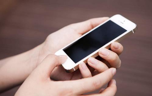 玩手機小心電子血栓 下肢腫脹要當心了