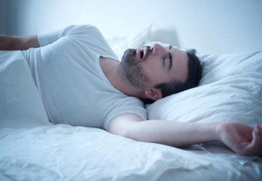 窗簾不遮光睡覺對眼睛有害嗎?窗簾不遮光睡覺對身體有害嗎