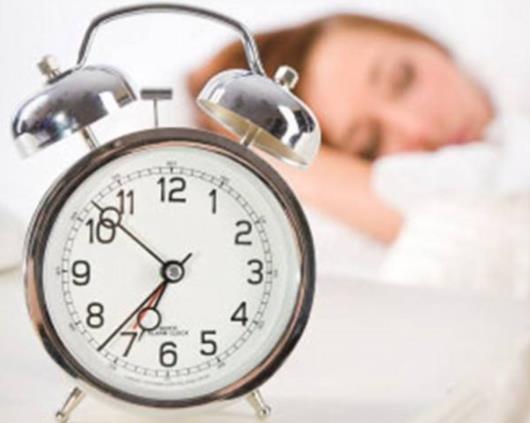 睡眠時間與死亡率對照表:一天睡幾個小時最好?睡多睡少都不好