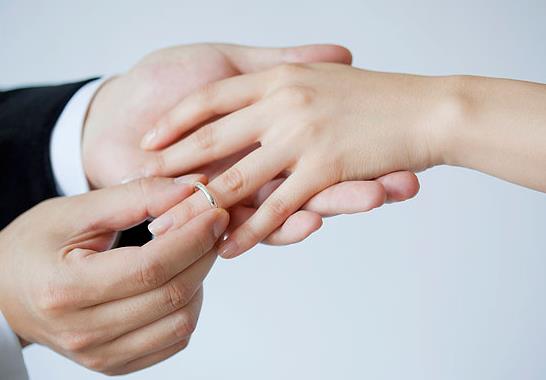 遠(yuǎn)嫁婚禮先辦女方還是男方?女方辦出閣宴需要婚慶嗎