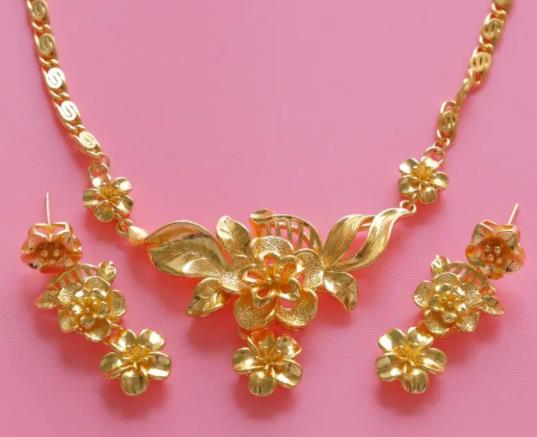 結(jié)婚三金可以借給別人結(jié)婚用嗎?三金賣(mài)了會(huì)影響婚姻嗎