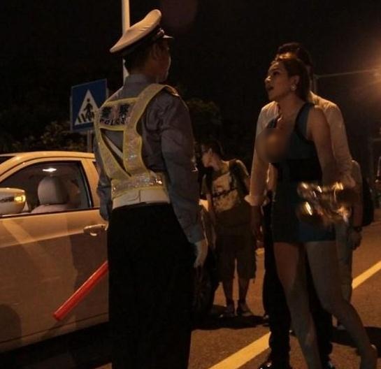 ���麣�wŮ�ƺ��{�򡱽���-�������ƺ��wŮ܇��b���{܇