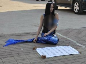 商業(yè)炒作:滄州藍(lán)色美人魚(yú) 西單女?huà)z娘娘組圖