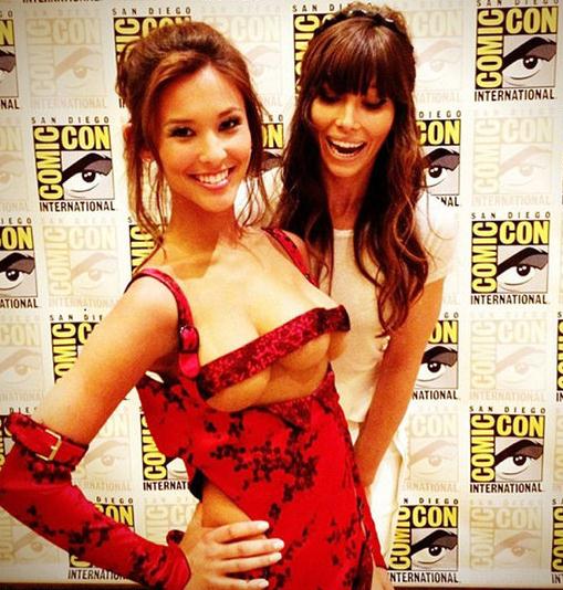 三乳女是真的嗎?全面回憶長(zhǎng)著三個(gè)乳房的美女模特(組圖)