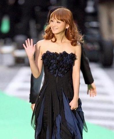 �ձ�Ů������ľϣ�ٱ��غ����G���������ع������ˈ�ͣ����������ǰ99����Ů