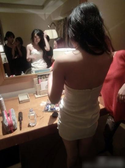 90��2b�Ÿ�Ů�n������˺󲻵�Ǹ߀�Ї��е����£���(j��ng)����΢���l(f��)�����Ӹ��N�ە�(hu��)��Ƭ