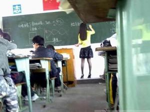 ?中學禁女教師穿黑絲 校長“防女生效仿男生心亂”