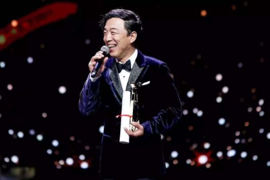 黃渤因念錯佟麗婭名字佟婭麗道歉 口誤還是玩笑?