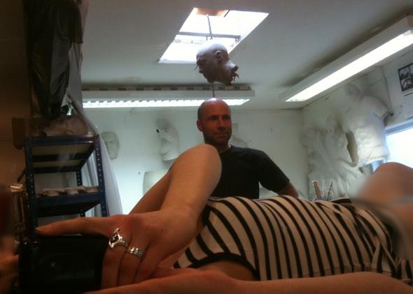 汗!英國男藝術家雕塑女陰長城 5年創作400位女性陰部復刻雕塑