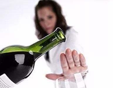 產婦坐月子能喝酒嗎?產婦多久后可以喝酒