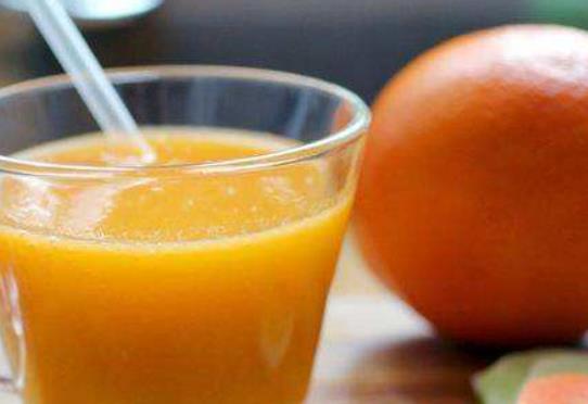 炎夏消暑 夏季大多數人都喜歡喝飲料解暑