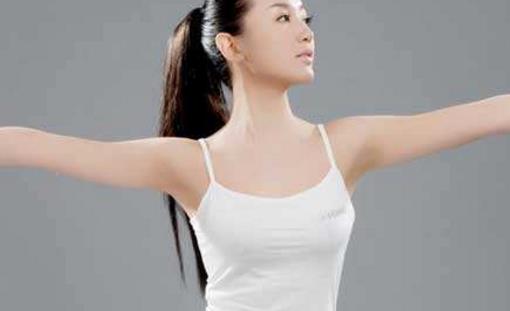 產后堅持做操 跟小肚腩說再見