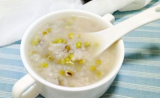 很多女性想知道怎么護膚 夏季女性的保健食品