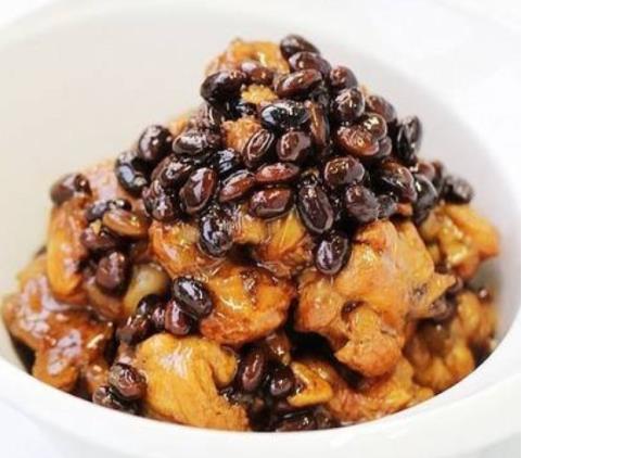 傲然挺胸做自信新媽 斷奶后豐胸這樣做