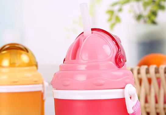 寶寶用的吸管發(fā)霉了還能用嗎?咬合吸管杯適合多大的寶寶?