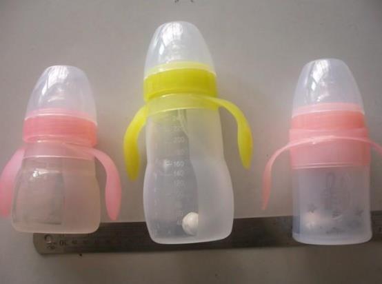 為什么奶瓶用久了會(huì)發(fā)黃?奶瓶刷不干凈會(huì)怎樣?