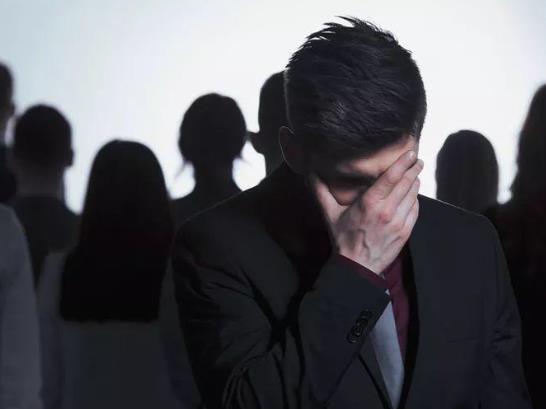 社交恐懼癥應該注意什么?社交恐懼有什么癥狀?