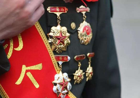 榮獲一等功獎勵多少錢?一等功有哪些待遇?附最新標準!