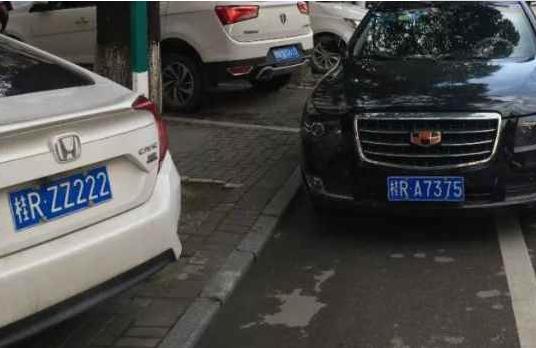 進(jìn)京證必須放在車窗前嗎?進(jìn)京證放在駕駛室的左側(cè)還是右側(cè)?