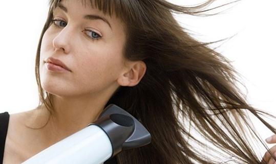 如何使用電吹風吹頭發做造型?電吹風使用注意事項:直發卷發如何打理