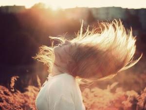 秋季怎么護(hù)發(fā)?秋季護(hù)發(fā)要拒絕毛糙和靜電