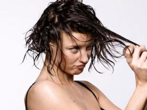 頭發油油的是什么原因呢?頭發頭皮油油的怎么辦