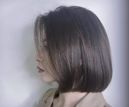 剪短發(fā)后面容易翹是為什么?發(fā)量多剪短發(fā)好看嗎