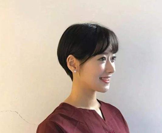 女生短發剪完第幾天最好看?扎不住的短發用頭繩扎一下很短難看嗎