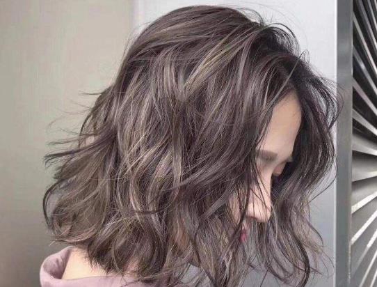 細(xì)軟頭發(fā)適合冷燙還是熱燙?又細(xì)又軟的頭發(fā)燙卷發(fā)能燙卷嗎