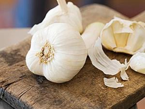 烤大蒜泡水能止咳嗎？有效止咳偏方推薦