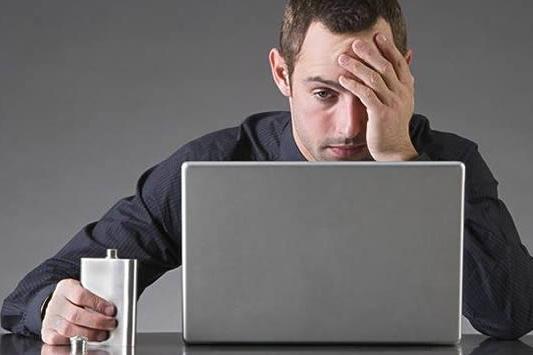 男人身體的疲憊感循環圈影響生活,30歲男人身體機能的減弱表現