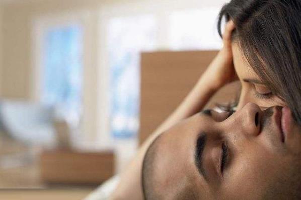 男人為什么在同房后汗流浹背?過夫妻生活,男人堅持多久才算正常?