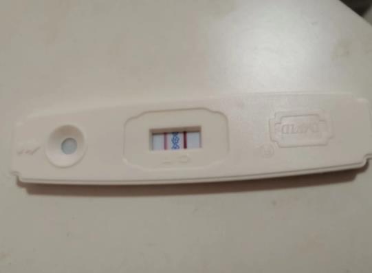 驗(yàn)孕棒一深一淺是什么原因?驗(yàn)孕棒測懷孕準(zhǔn)不準(zhǔn)