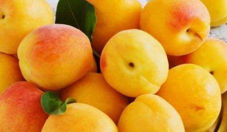 夏天是水果最繁多的季節(jié) 5種人不宜吃桃子