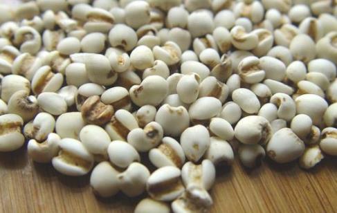 夏天流汗是在排毒嗎 女性排毒養顏吃什么比較好