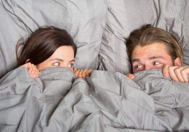 女朋友一碰就濕說明什么?男人喜歡水多得多還是水少的