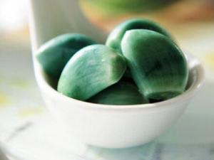 臘八蒜為什么會(huì)變綠?臘八蒜的腌制方法