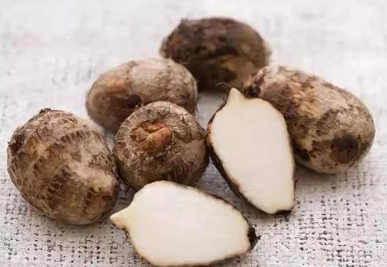 蒸芋頭用冷水還是熱水?吃芋頭嘴麻怎么辦?