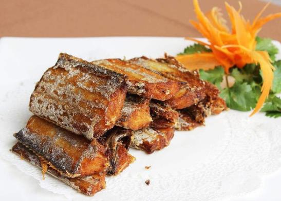 帶魚身上是白色東西要怎么處理?帶魚一炸就碎是怎么回事?