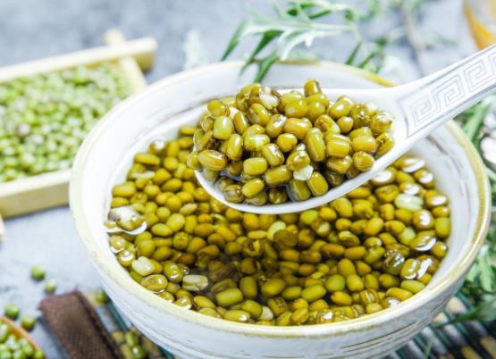 做綠豆湯怎么防止綠豆湯變紅?綠豆湯適合什么時間喝?