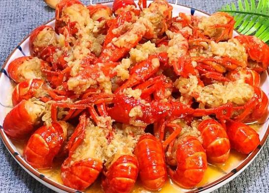 做小龍蝦是要先焯水還是先清理?煮小龍蝦是用清油料還是牛油料?